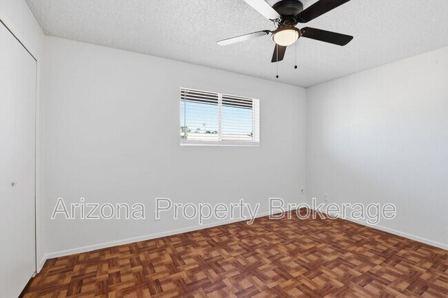 Building Photo - 3635 E Beverly Ln