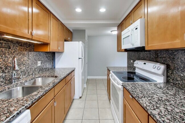 Building Photo - 6340 Americana Dr