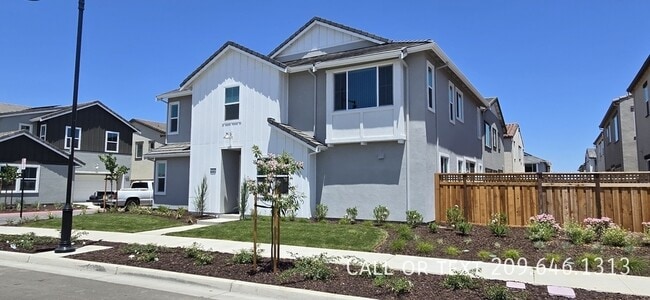 Building Photo - 3217 Shrute Dr