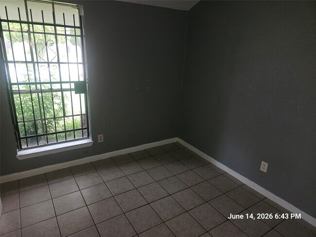 Building Photo - 1534 Tarberry Rd