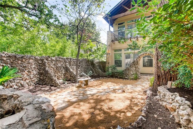 Building Photo - 306 E 34th St