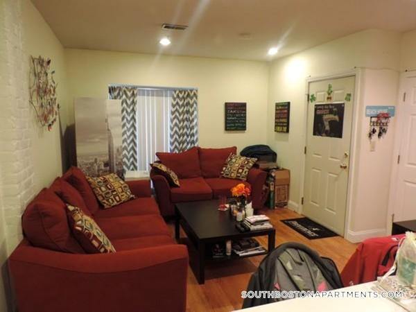 Building Photo - 550 E 3rd St