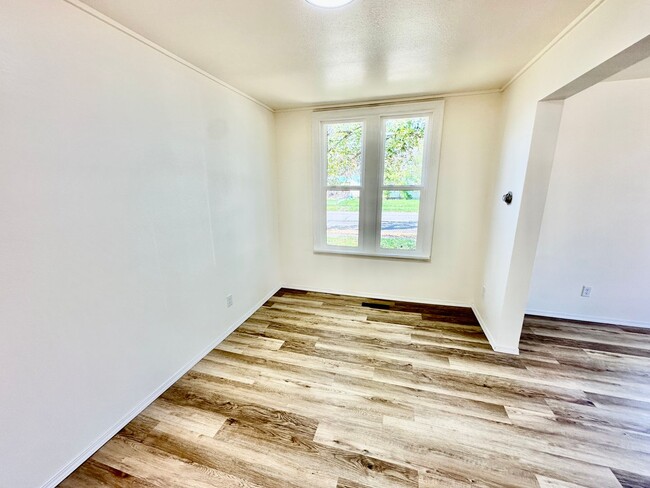 Building Photo - New on the Market!