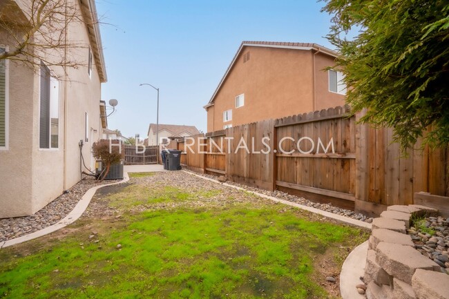 Building Photo - Charming 4-Bedroom Home with a Beautiful G...