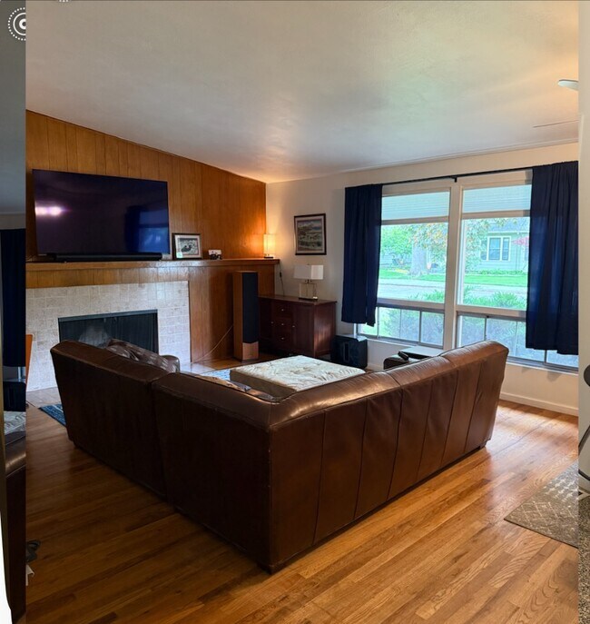 Living room w fireplace - 1020 N 20th St