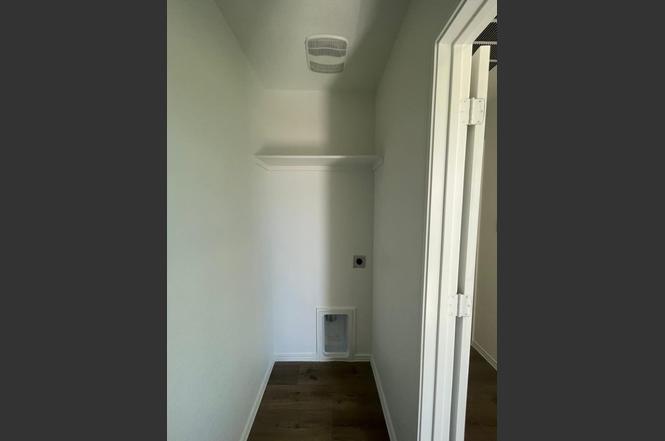 Building Photo - 427 Gabbro Gdns