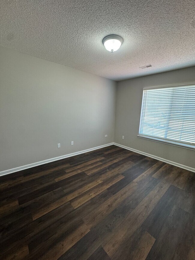 Building Photo - Spacious 3-bedroom, 2-bath home with a 2-car garage!