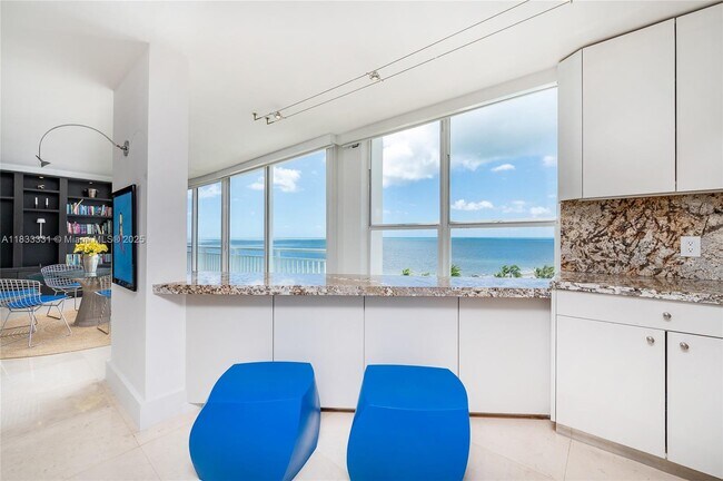 Building Photo - 613 Ocean Dr