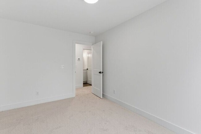 Building Photo - Brand New Home in Old Hickory - Golf Course Views - Pet Friendly