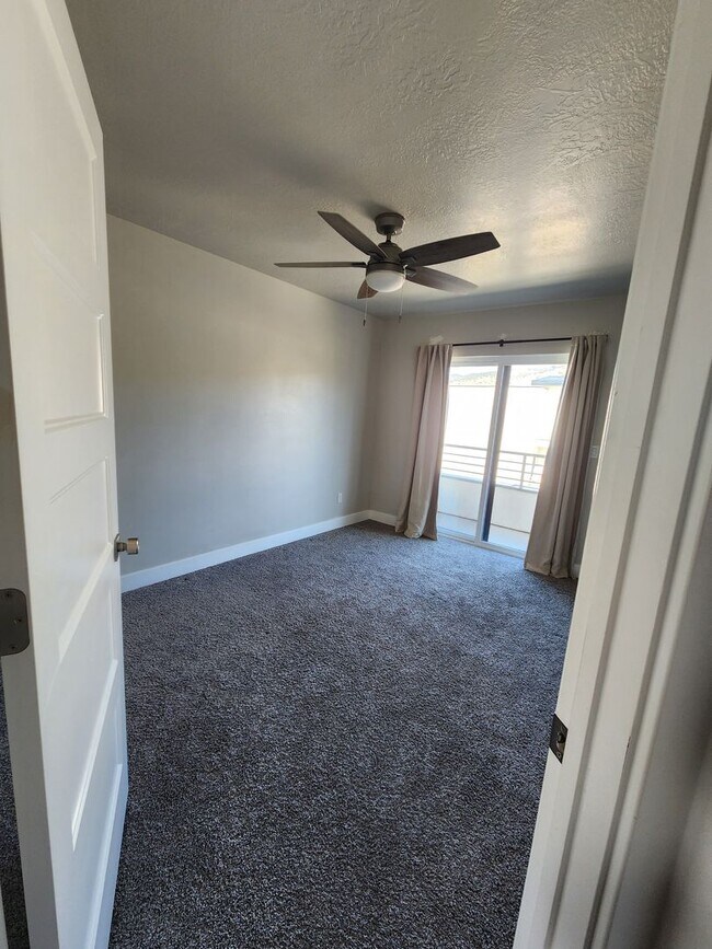 Building Photo - Modern 3-Bedroom Home with Balcony for Ren...