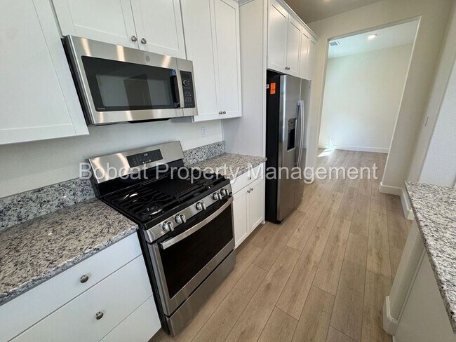 Building Photo - 837 Bravestone Ave