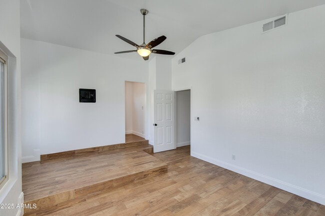 Building Photo - 2119 E New Bedford Dr