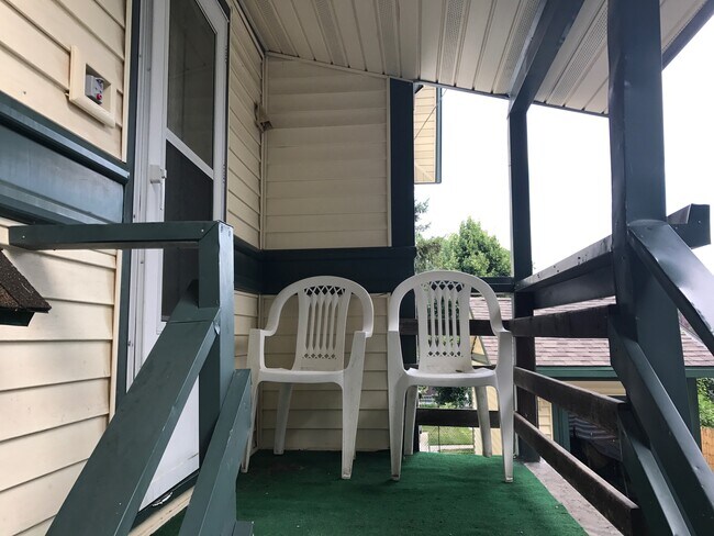 Building Photo - 427 W Pleasant St