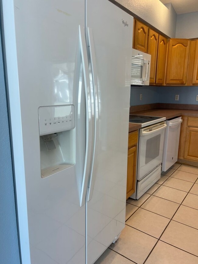 Building Photo - Available now! 3BR/2BA Single Family Home