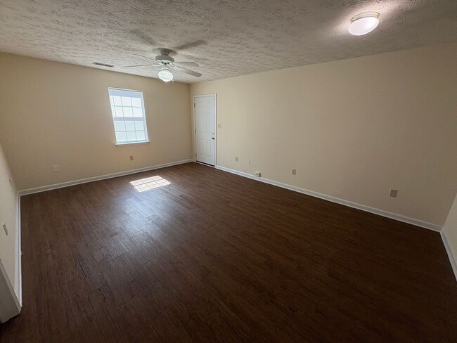 Building Photo - PRE LEASING AUGUST 7 2026!