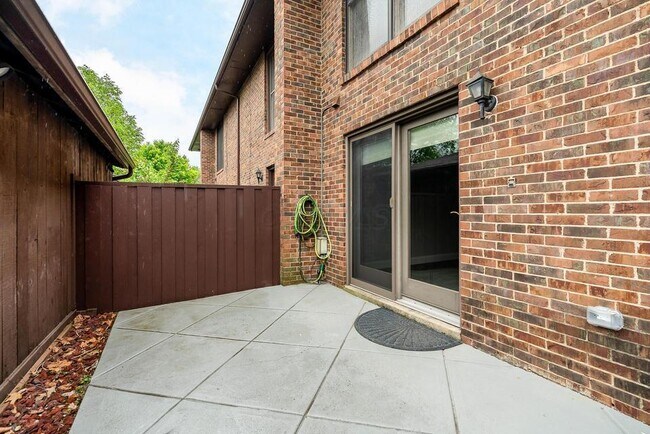Building Photo - 2806 Downing Way