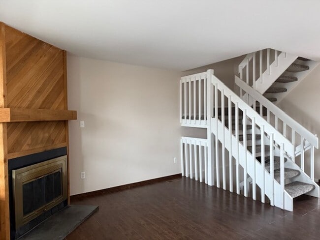 Building Photo - House For Lease