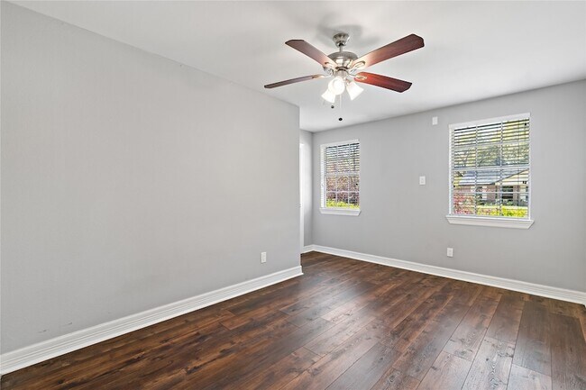 Building Photo - 5806 Ludington Dr