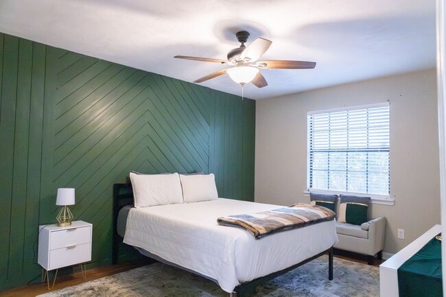 Building Photo - Renovated 2-Bedroom 2-Bathroom Townhome w/...