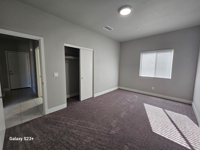 Building Photo - CHARMING NEWER CONTEMPORARY 3 BED/2 BATH A...