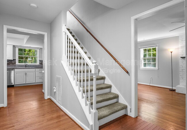 Building Photo - 2353 Shoreham Dr