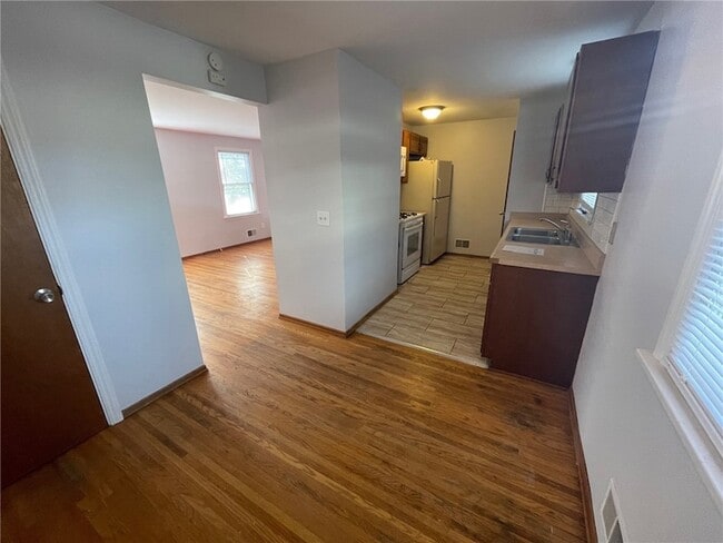 Building Photo - 214 E Spruce St