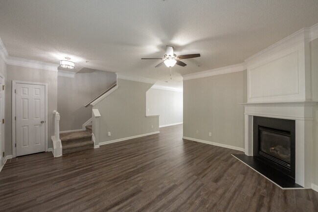 Building Photo - "Charming 3-Bed Home with 2.5 Baths close ...