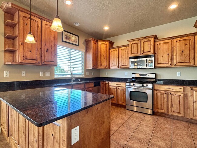 Building Photo - Beauty & Space on Premium Corner Lot!