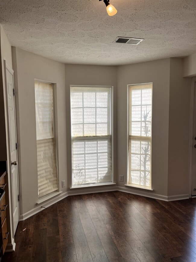 Building Photo - Charming 2 Bed, 2.5 Bath Townhouse in Nashville - Perfect Rental Opportunity!