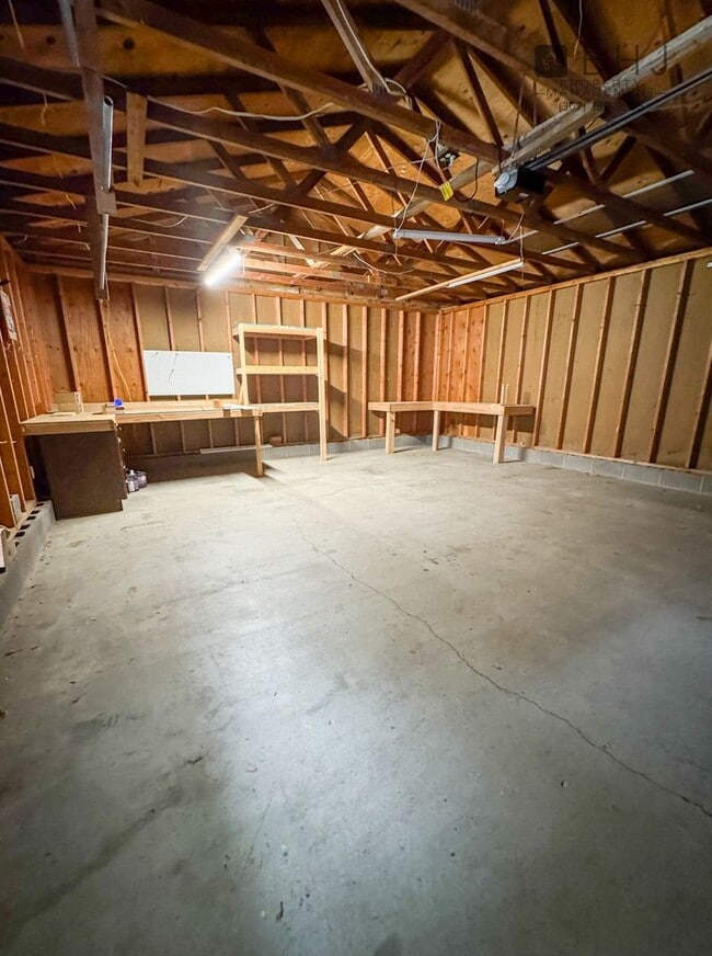 Building Photo - Pet Friendly 2 bed/ 2 bath single family h...