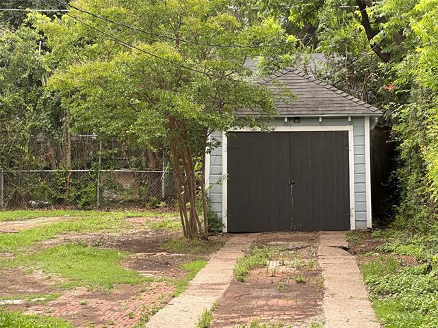 Building Photo - 2806 Hedgerow Dr