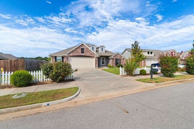 Building Photo - 8912 Wildwood Way