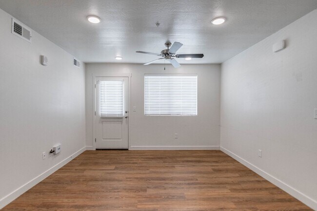 Building Photo - Up to $1000 Off First Month! Modern 3rd-St...