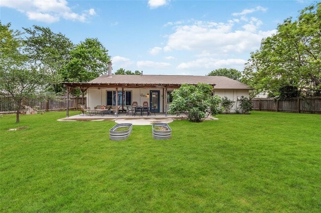 Building Photo - 11204 Applewood Dr
