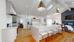 Building Photo - 802 Larchmont Rd