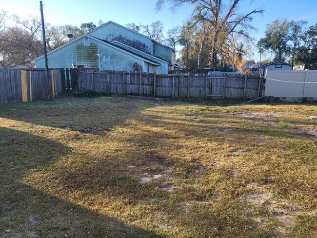 Building Photo - 1236 Dovehill Dr