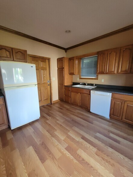 Building Photo - 422 W 17th Ave