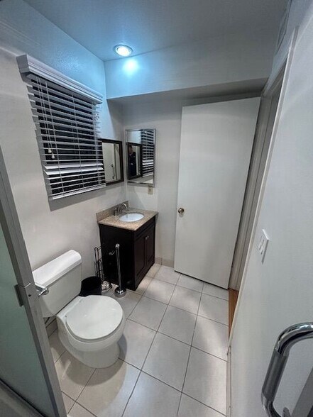 Building Photo - 4000 W Victory Blvd