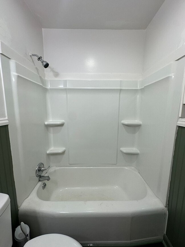 Building Photo - Spacious brick house in Lynchburg!