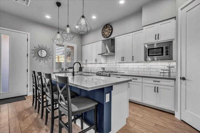 Building Photo - 1111 E Missouri Ave