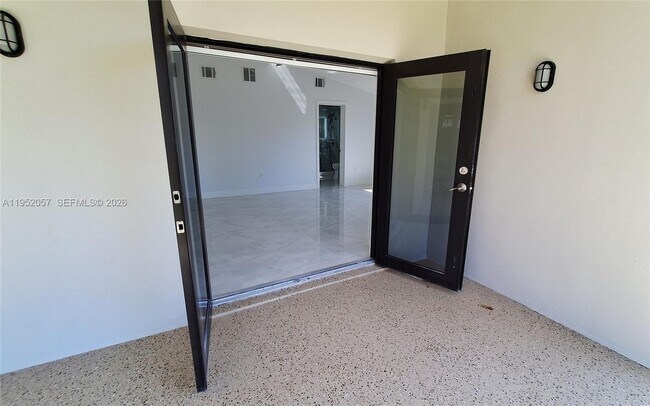 Building Photo - 216 Shadow Way