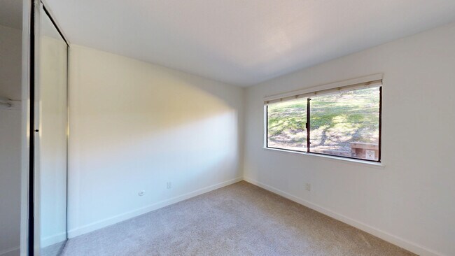 Building Photo - 37-1 Clay Ct-37