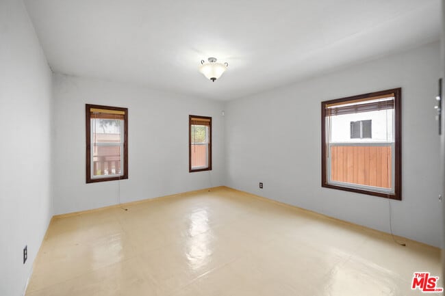 Building Photo - 609 Padilla St