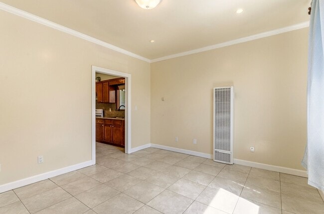 Building Photo - Newly Remodeled 4-Bedroom Oakland Duplex with Gated Parking