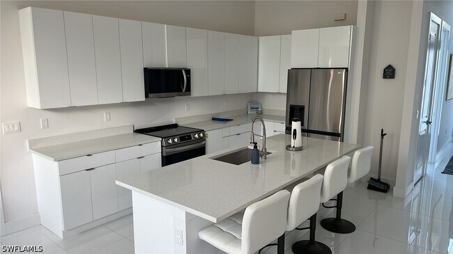 Building Photo - 4320 30th Ave SE