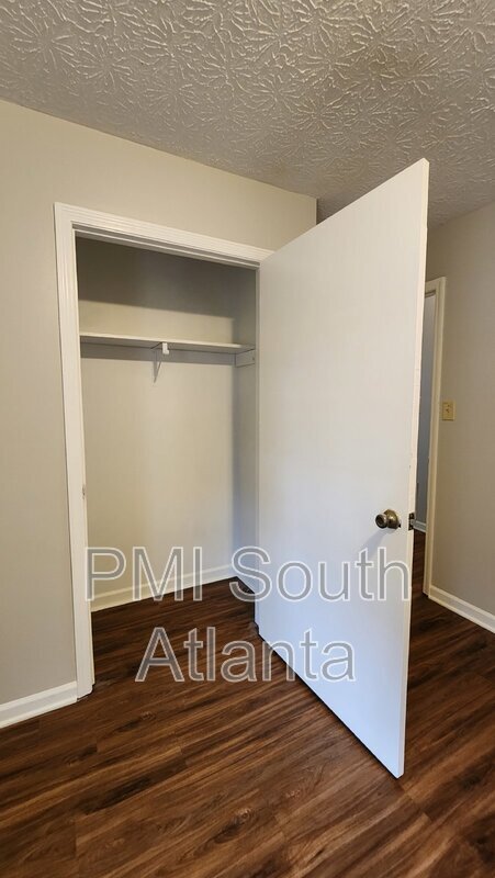 Building Photo - 634 Morton Ct