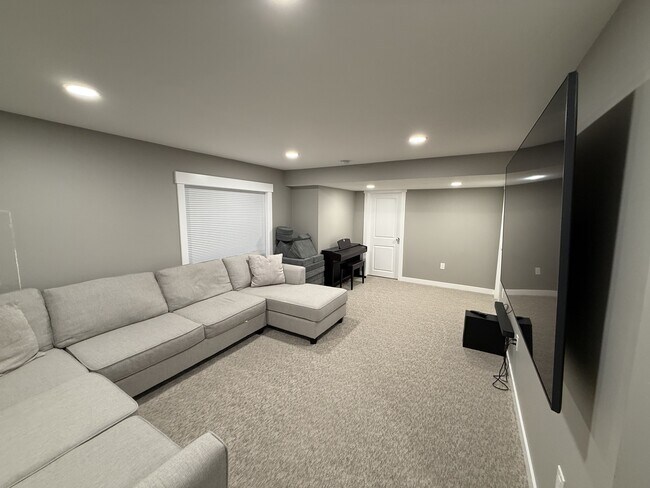 Building Photo - 9277 N Scenic Mountain Dr