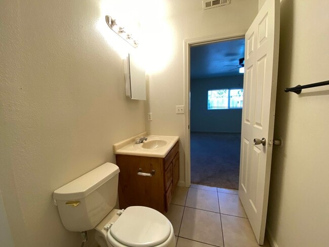 Building Photo - Spacious Duplex with Two Bedrooms, Two Bathrooms and Two Car Garage