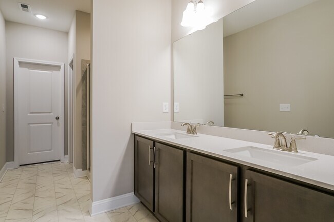 Building Photo - 7248 Bellacroft Dr
