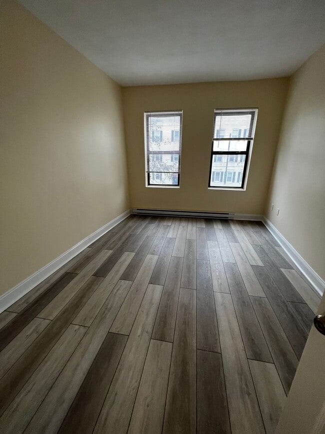 Building Photo - Central Mission Hill Location. Steps from ...